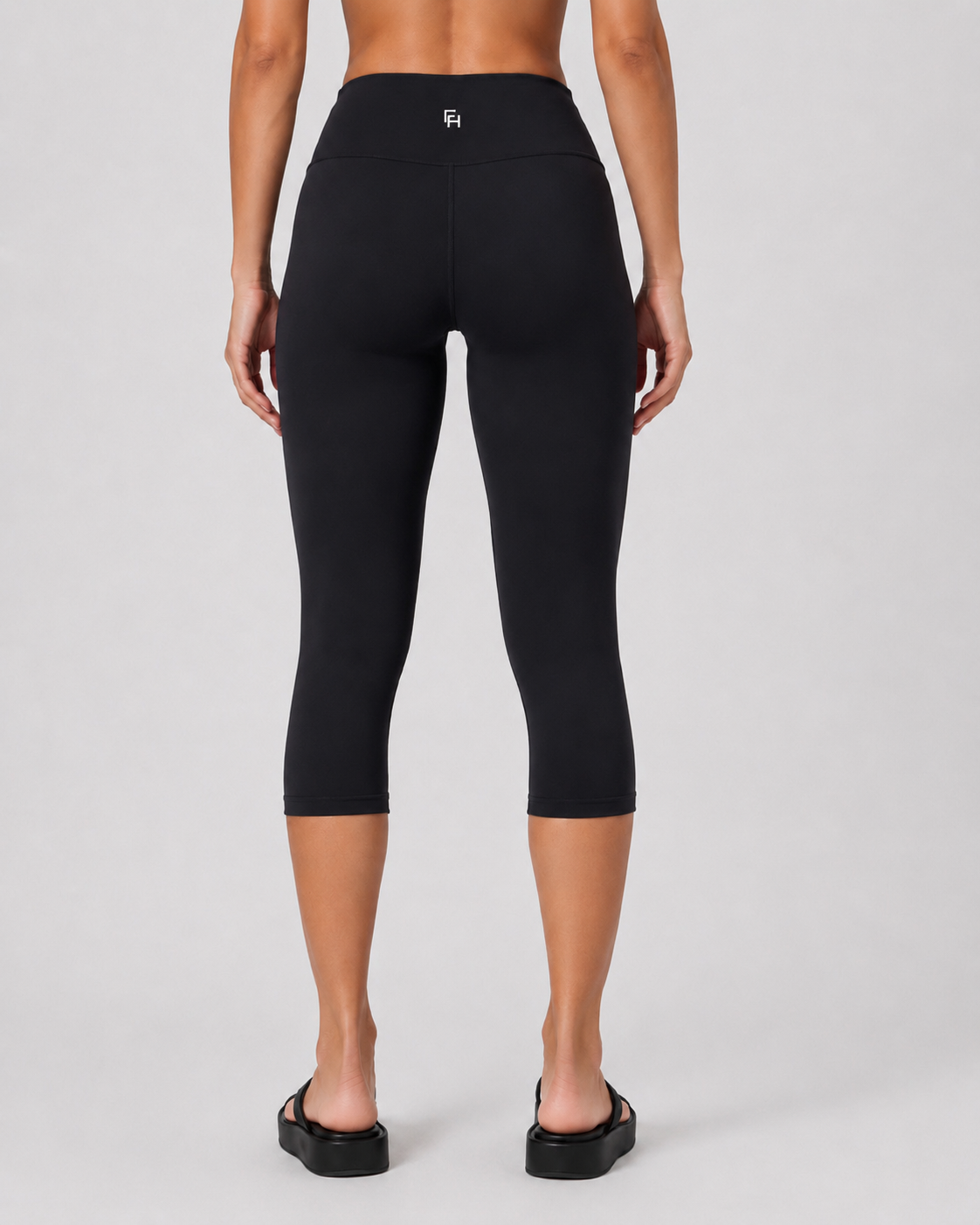 Lux Capris