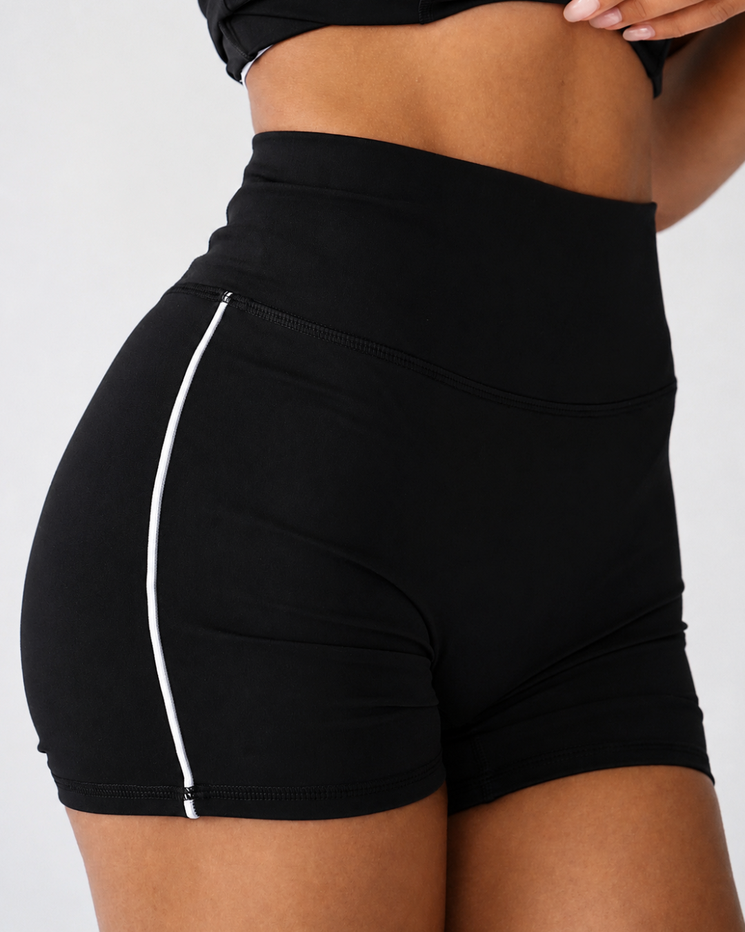 Contrast High-Waist Shorts 4.5"