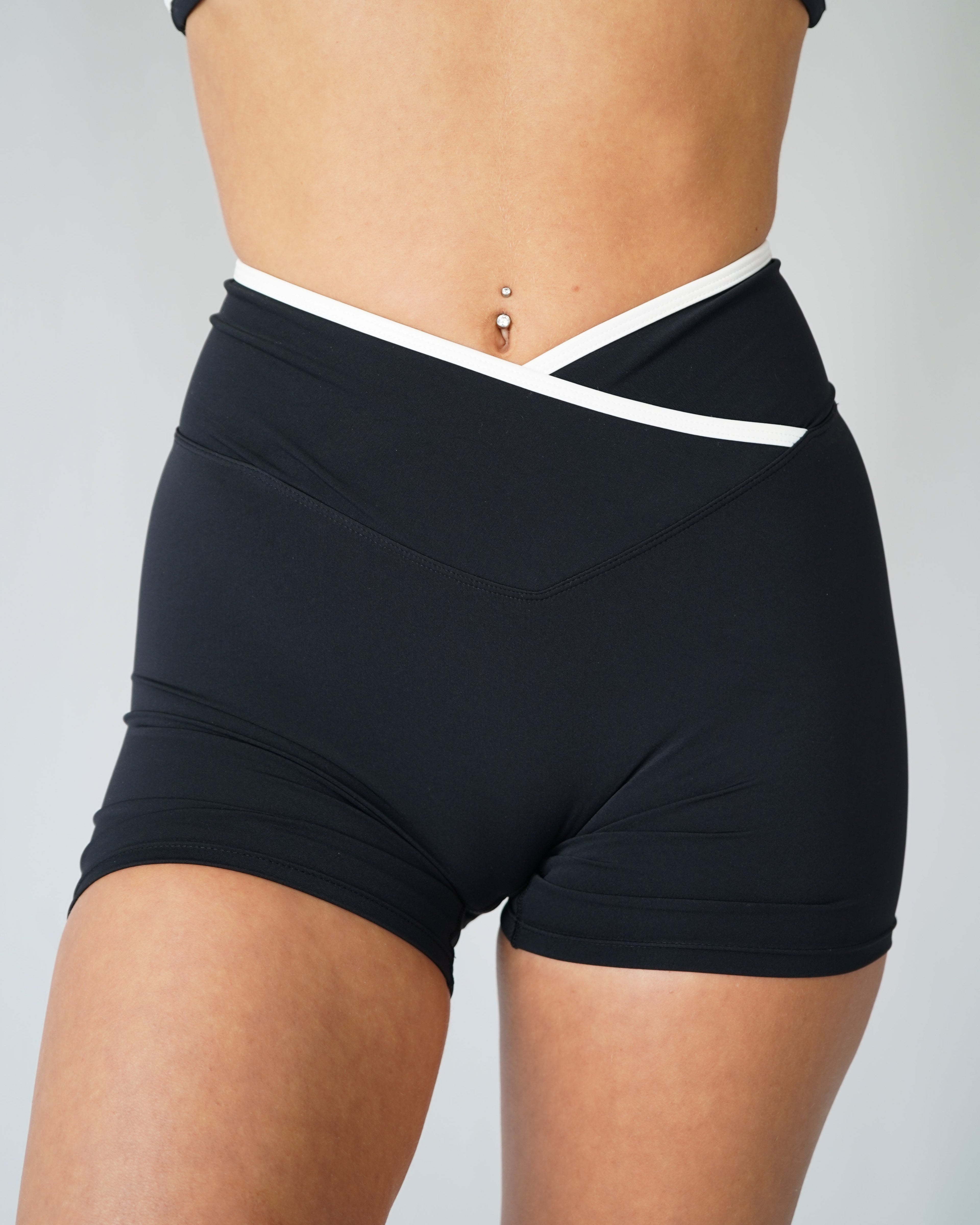 Contrast V-Waist Shorts 4"