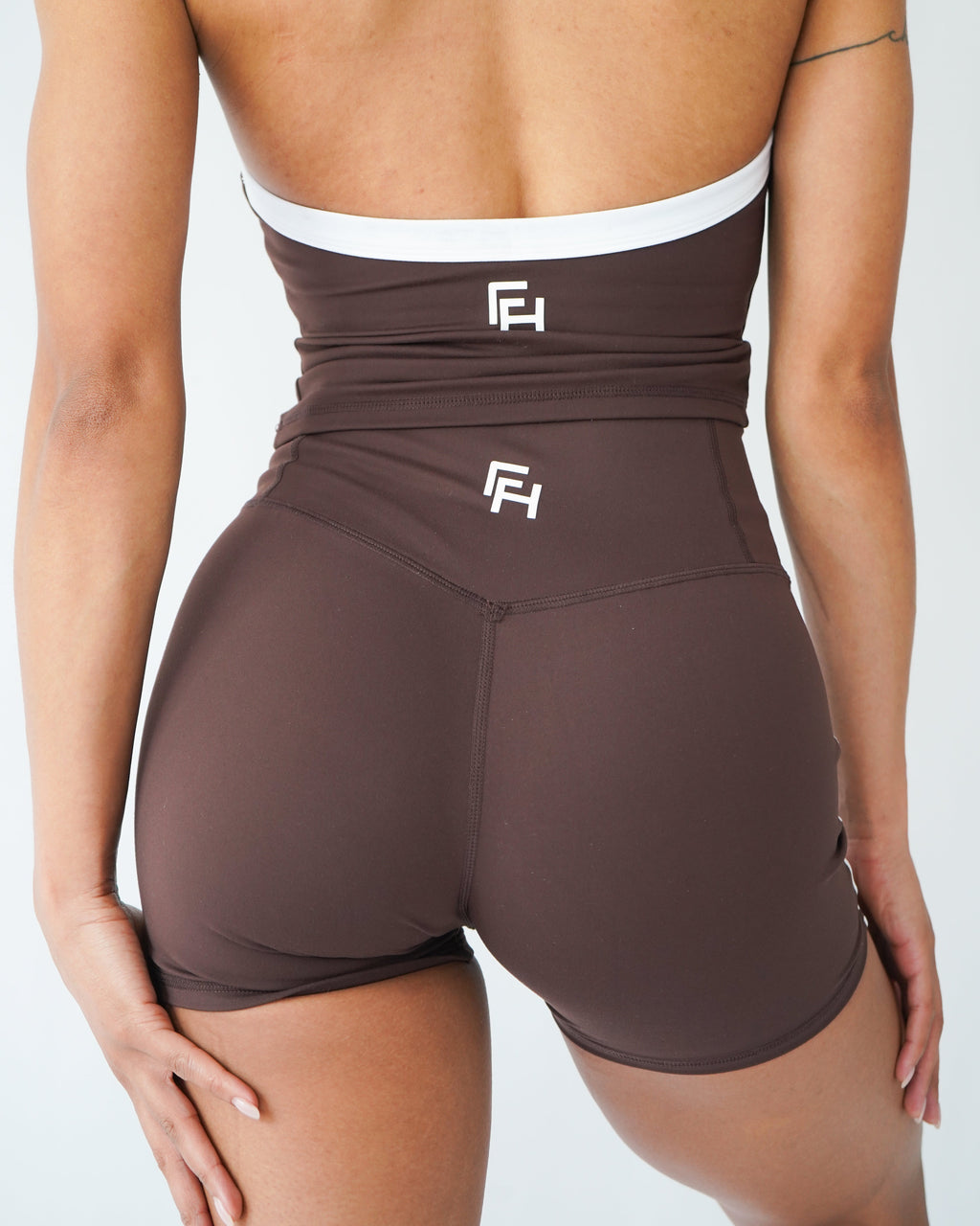 Contrast High-Waist Shorts 4.5"