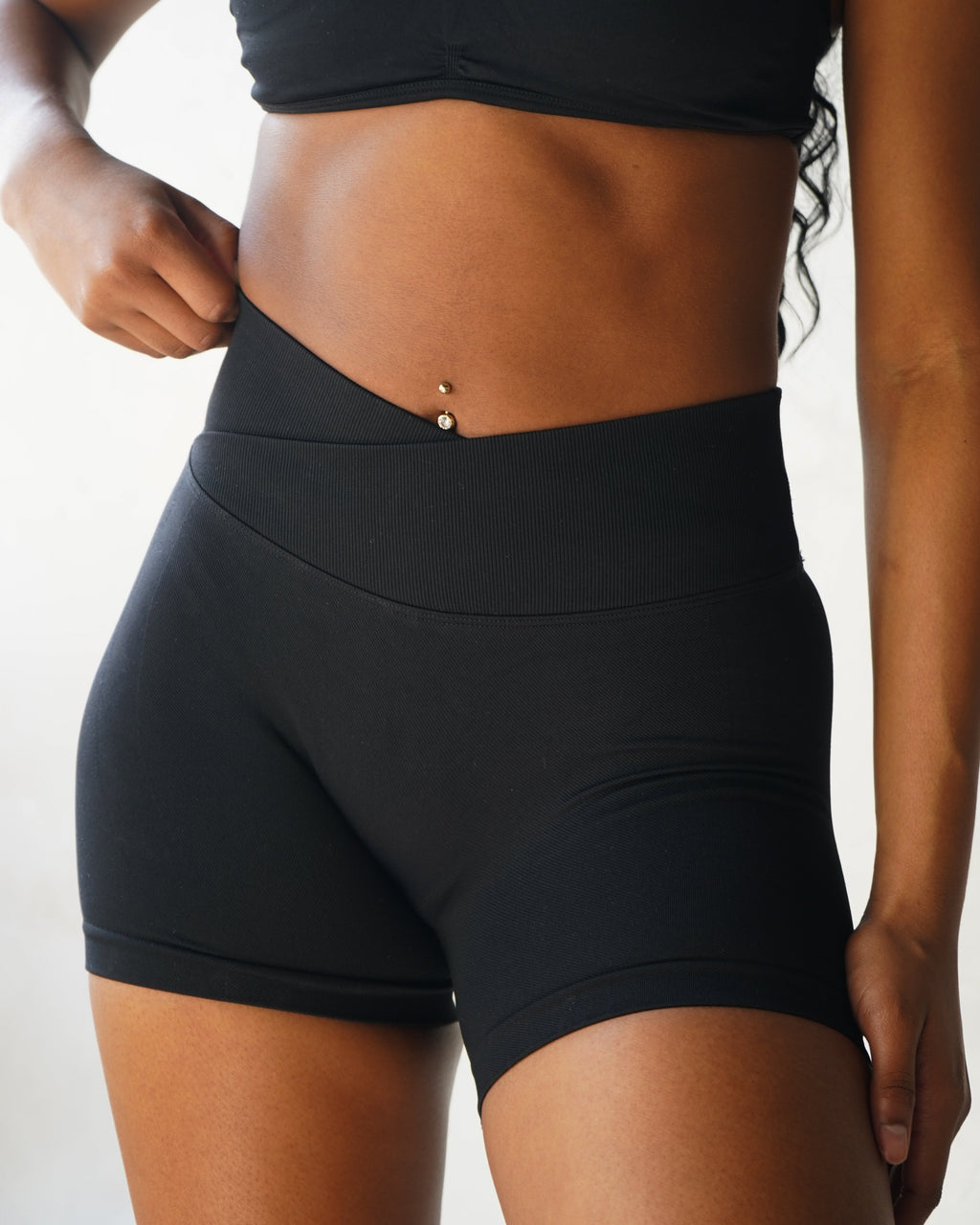 MotionSculpt V-Waist Shorts 4"