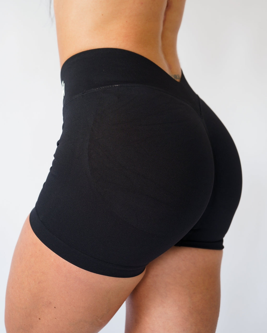 Ascend V-Back Shorts 4"